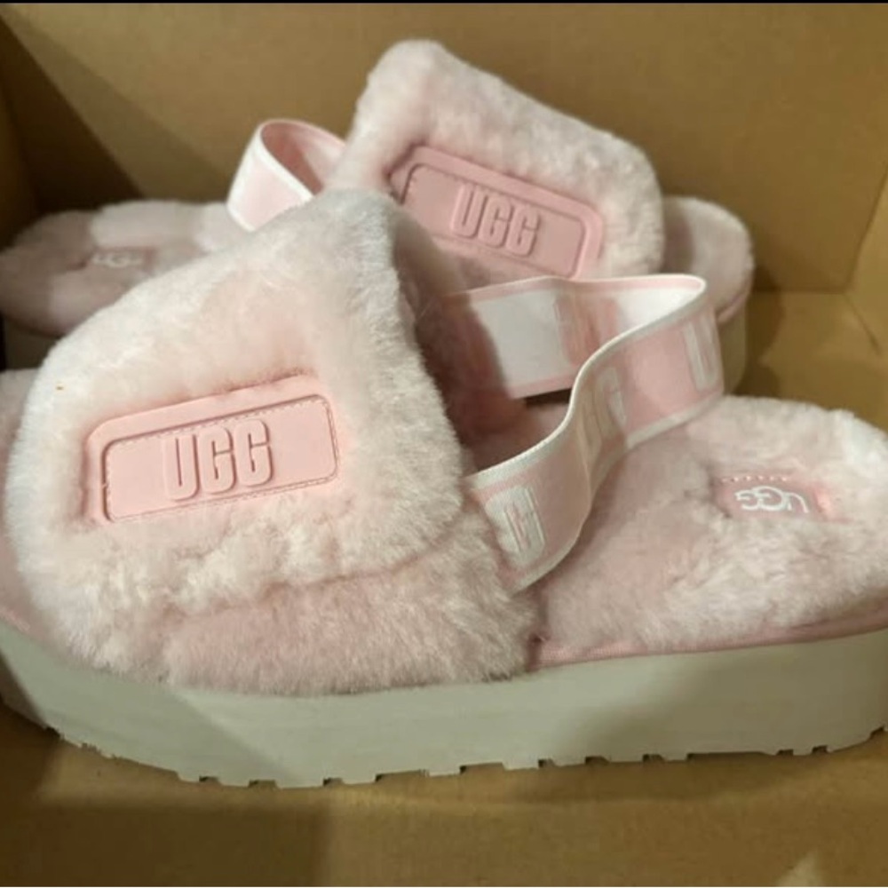 UGG Women's Soft Pink Fluffy Slippers